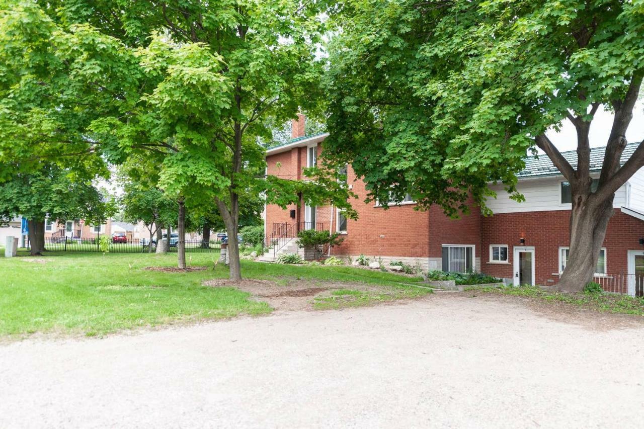 Entire 2 Bedroom Apartment Uptown Waterloo - E1 Екстер'єр фото