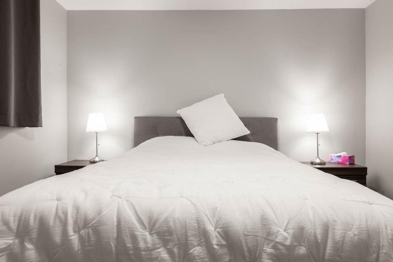 Entire 2 Bedroom Apartment Uptown Waterloo - E1 Екстер'єр фото
